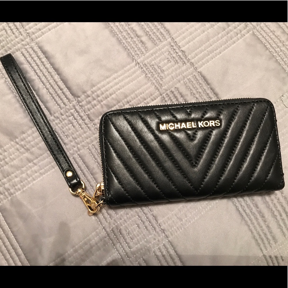 Michael Kors Wristlet leather wallet, black. NWT